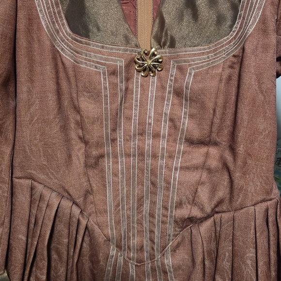 Beautiful Victorian Dress - Picture 2 of 3